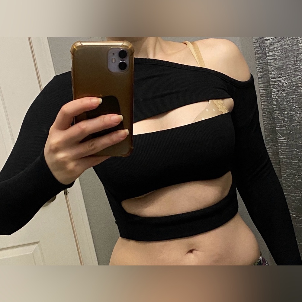Atoir- unique Long Sleeve Women's crop Top